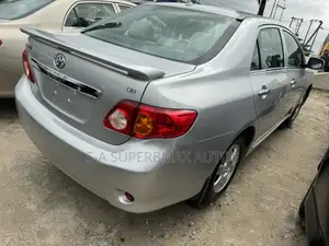Toyota Corolla 2010 Silver