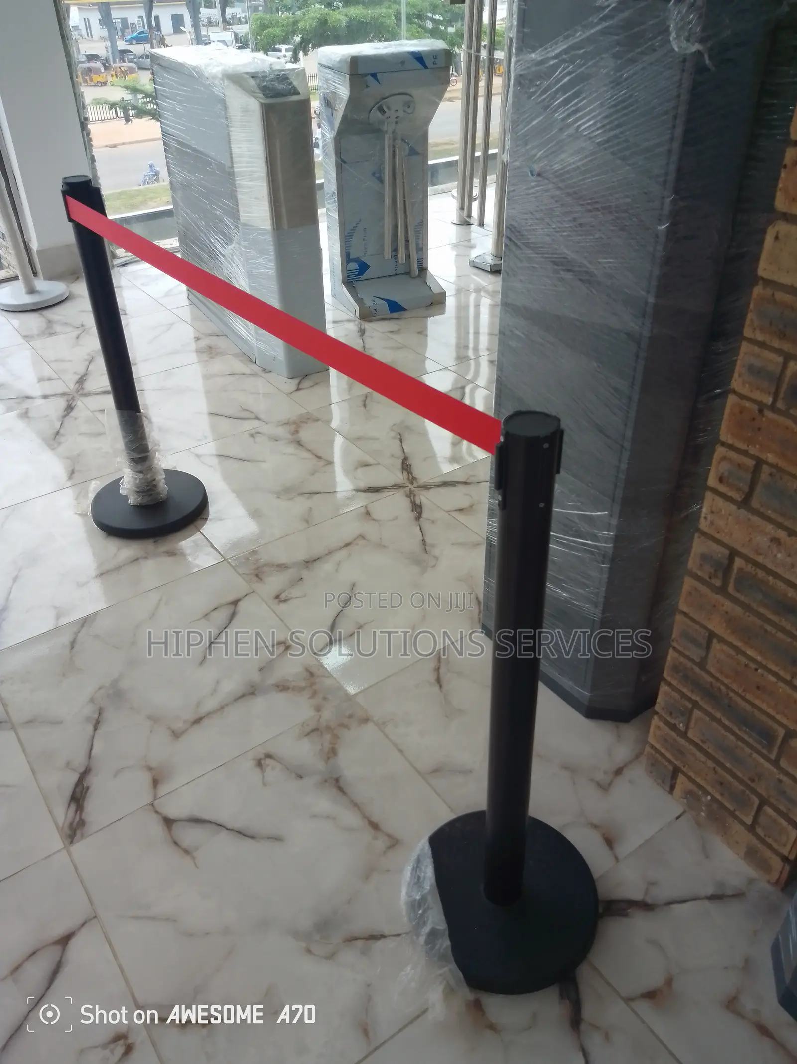 Control Barriers Queue Pole W/ Retractable Belt