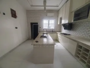 5bdrm Duplex in Richmond Estate, Ikota for rent