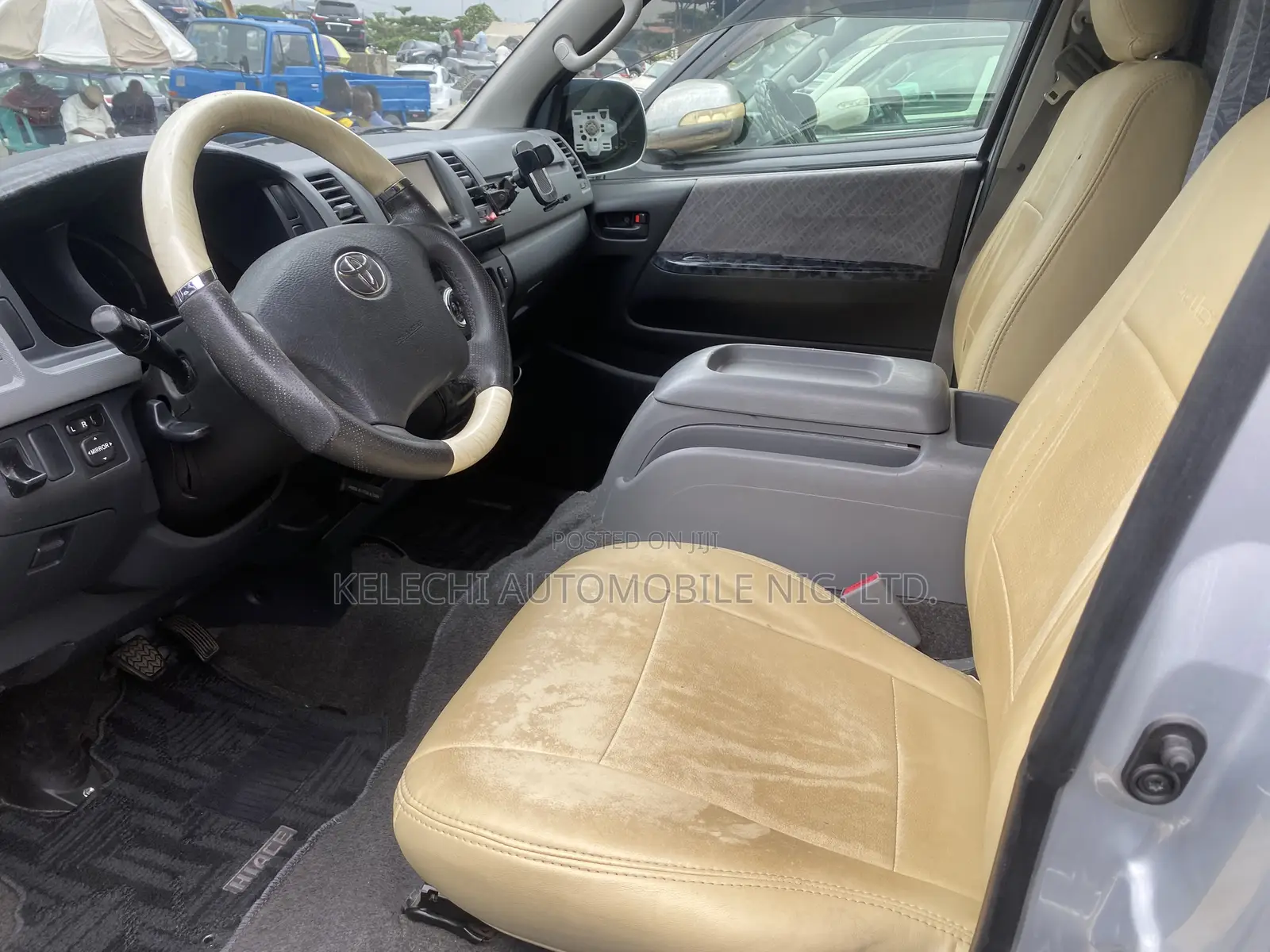 Toyota HiAce 2012 Silver