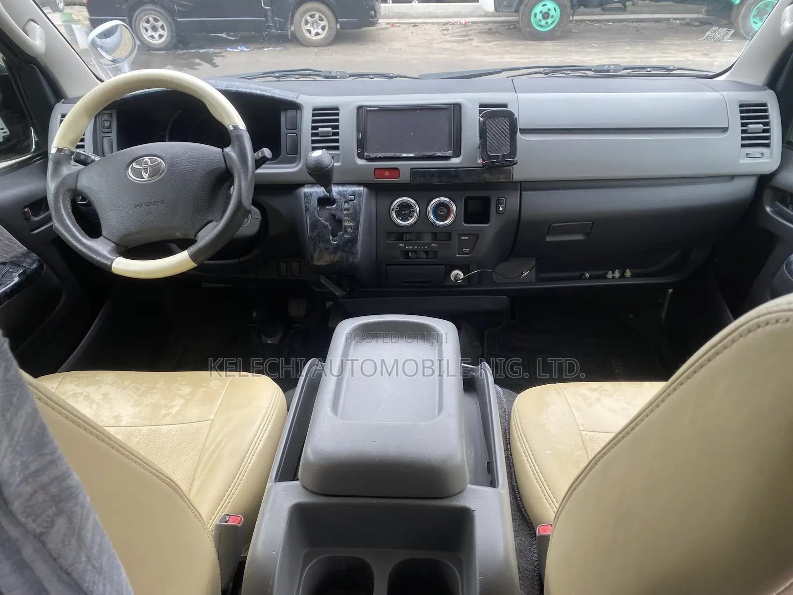 Toyota HiAce 2012 Silver