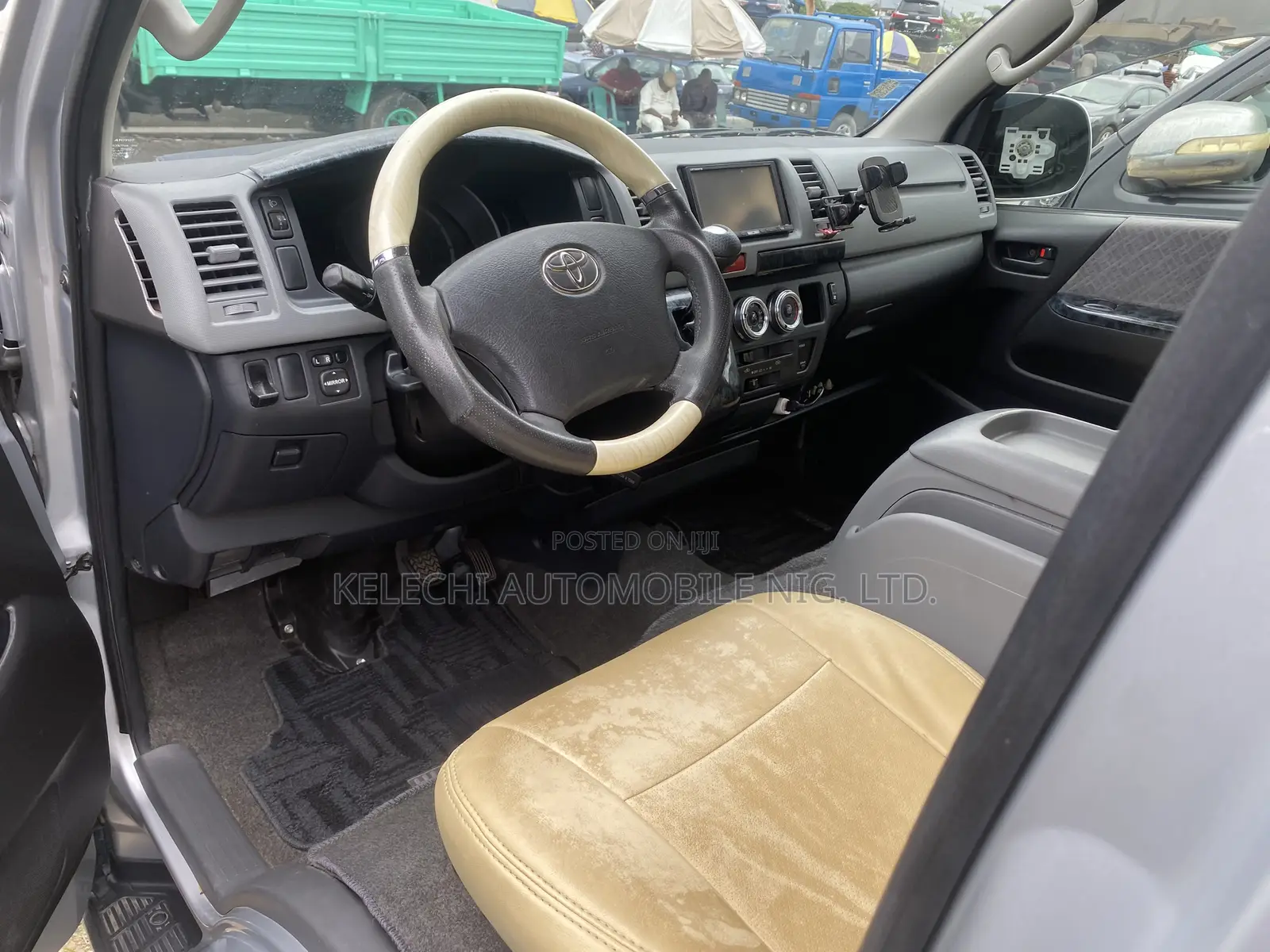 Toyota HiAce 2012 Silver