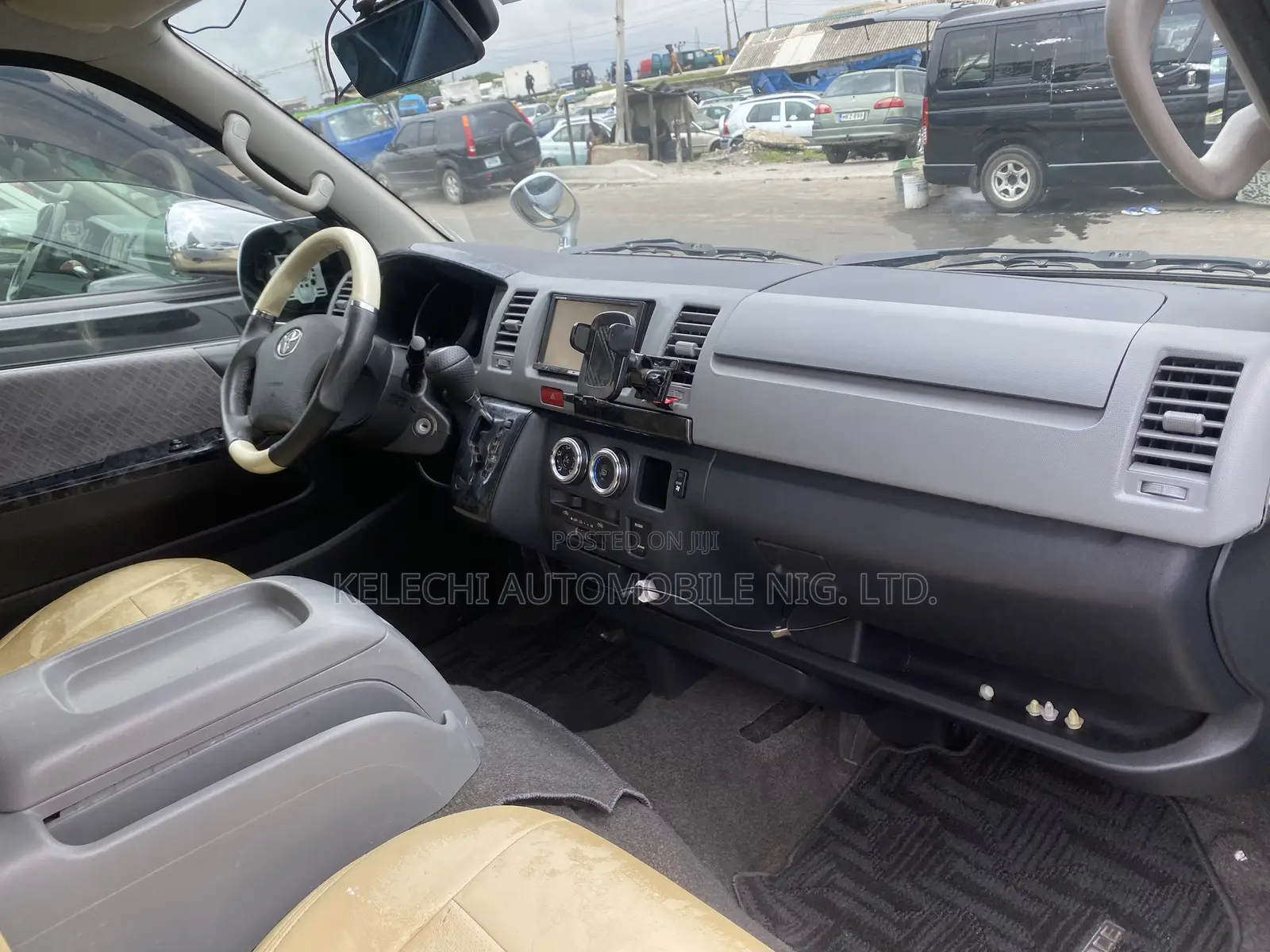 Toyota HiAce 2012 Silver