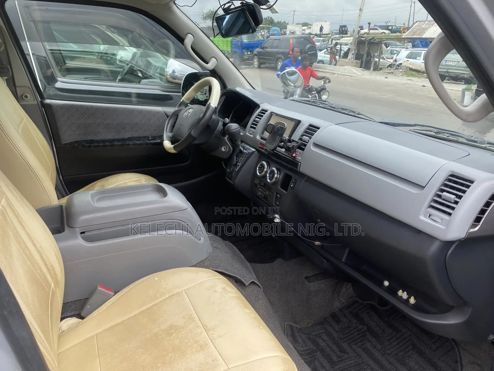 Toyota HiAce 2012 Silver