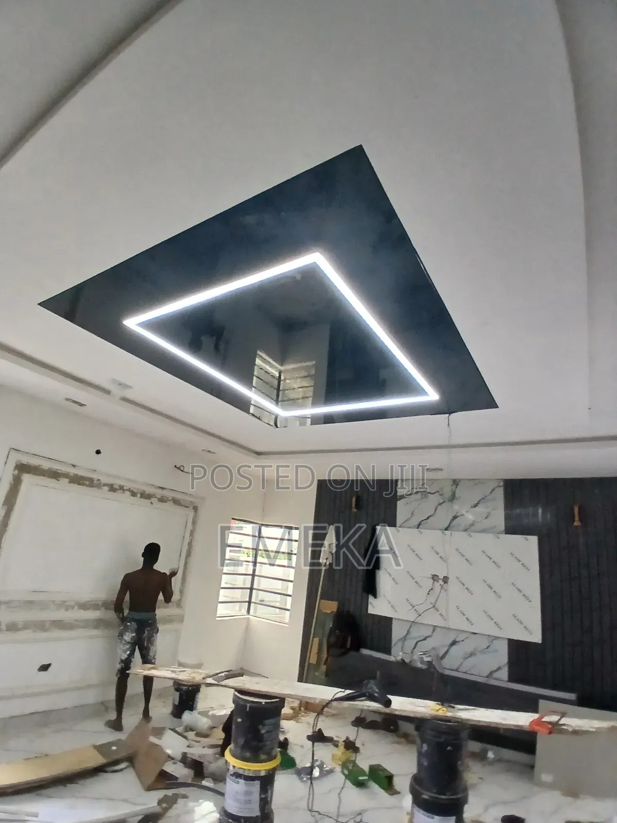 Glossy Black With Profile Light