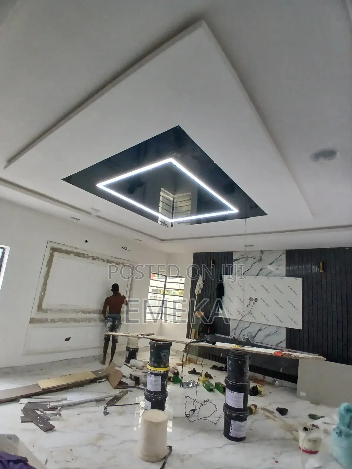 Glossy Black With Profile Light