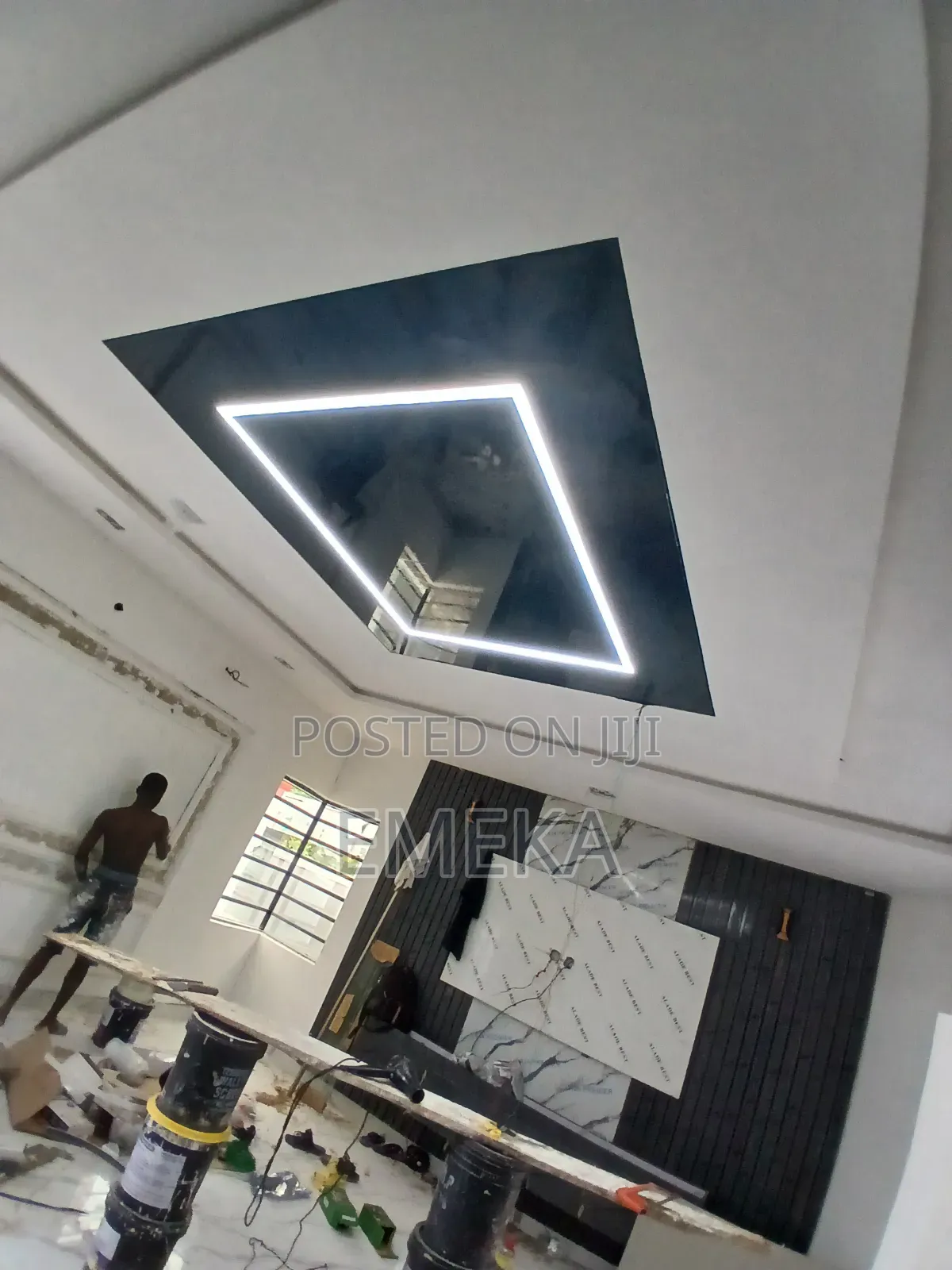 Glossy Black With Profile Light