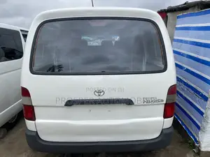 Toyota HiAce 2005 White