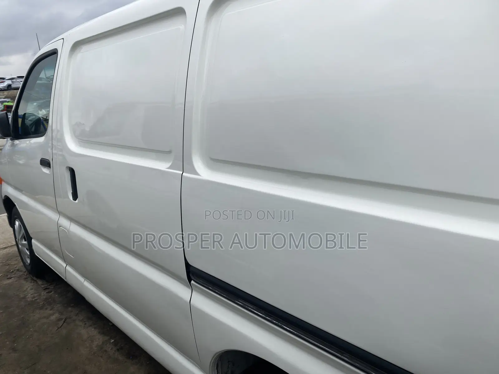 Toyota HiAce 2005 White
