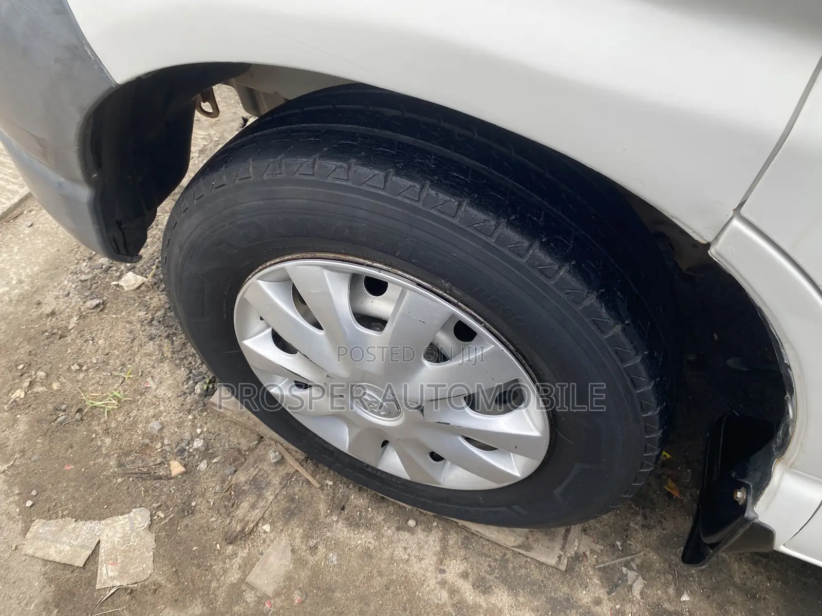 Toyota HiAce 2005 White