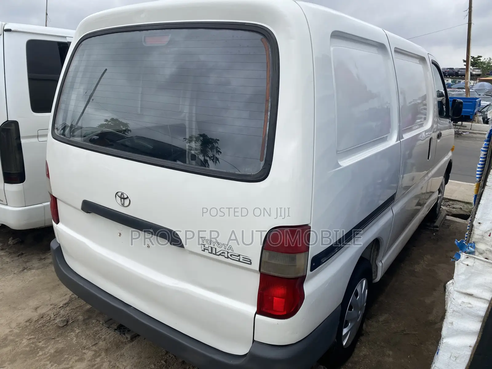 Toyota HiAce 2005 White