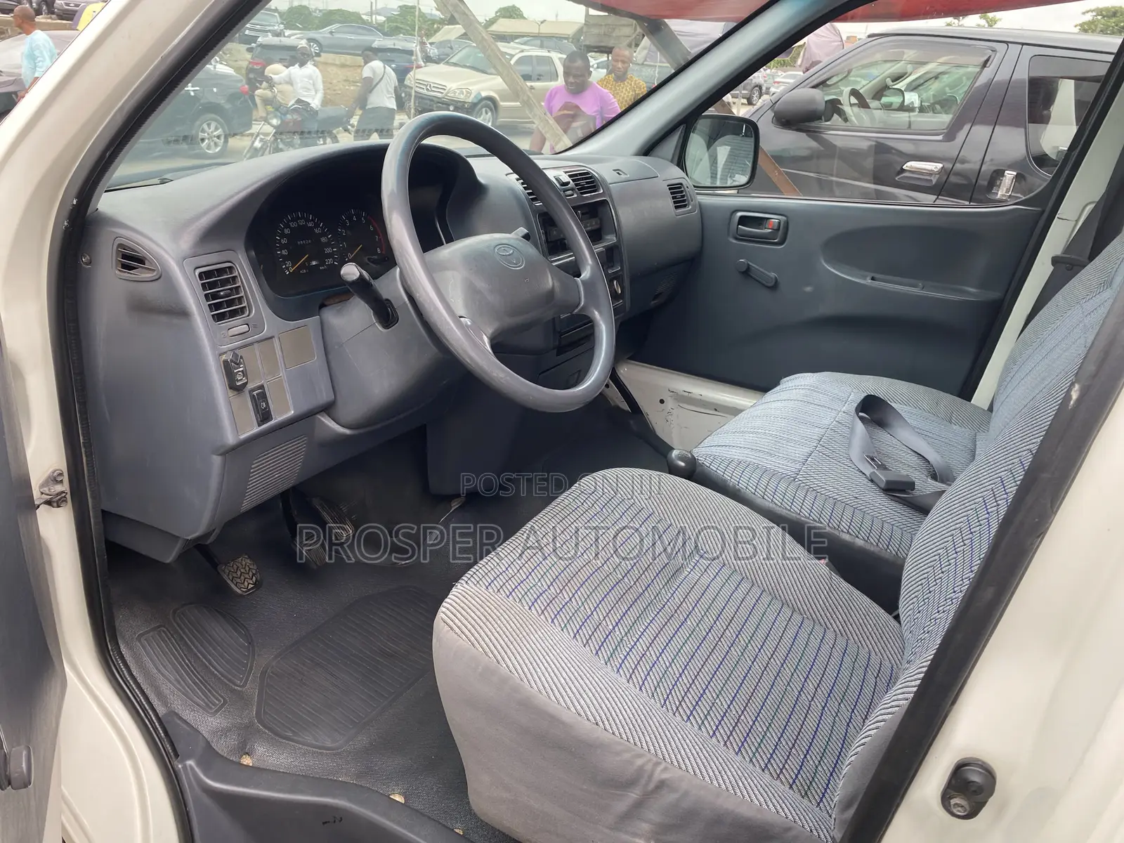 Toyota HiAce 2005 White
