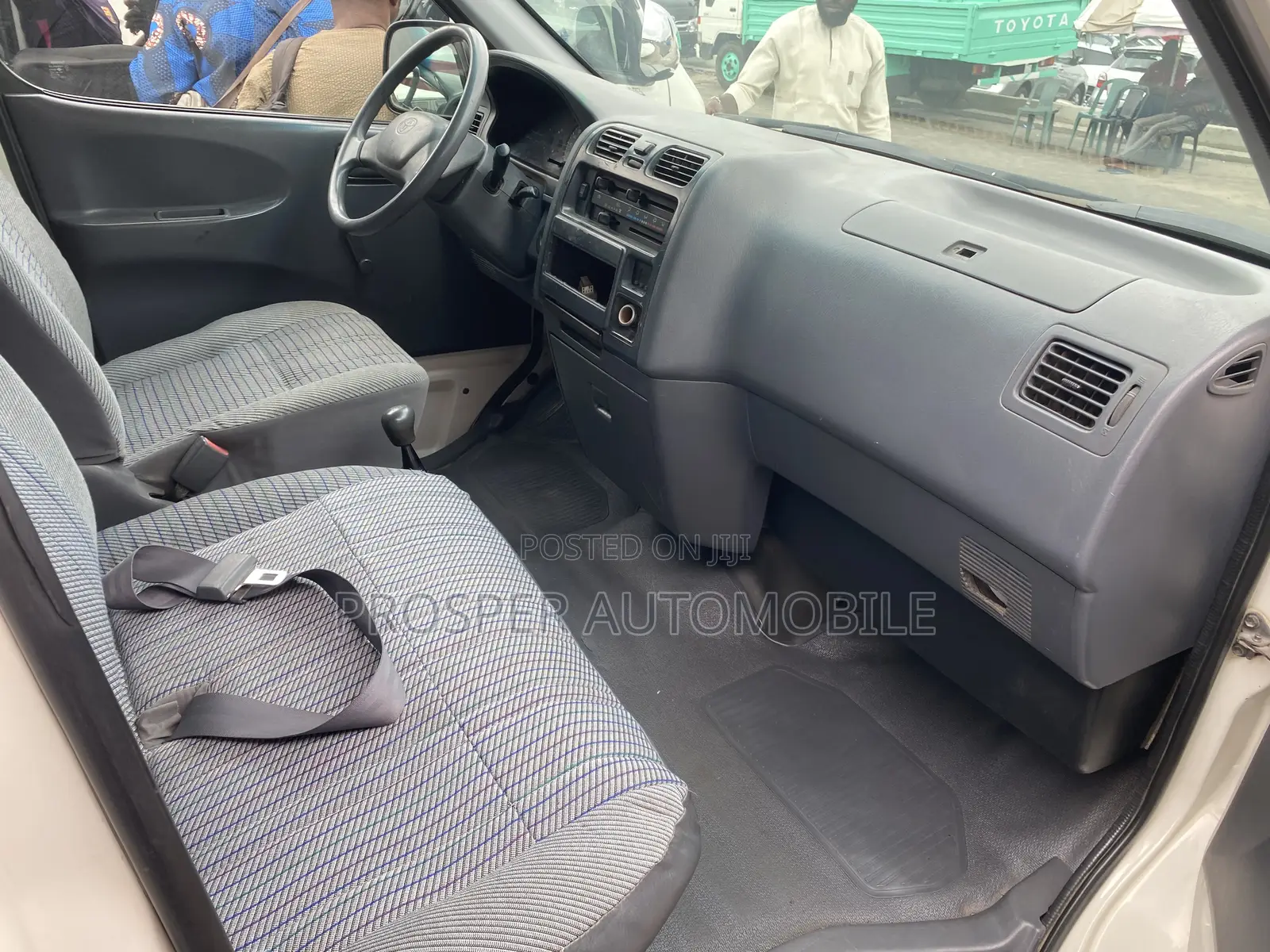 Toyota HiAce 2005 White