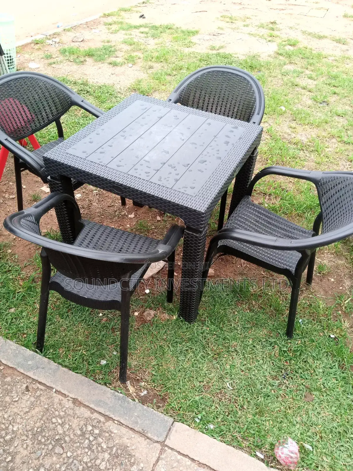 Garden/Lounge Table and Chairs.