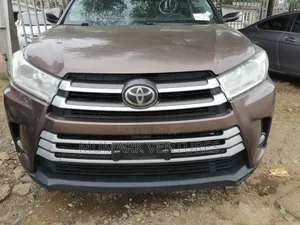 Toyota Highlander XLE 4x4 V6 (3.5L 6cyl 8A) 2017 Brown