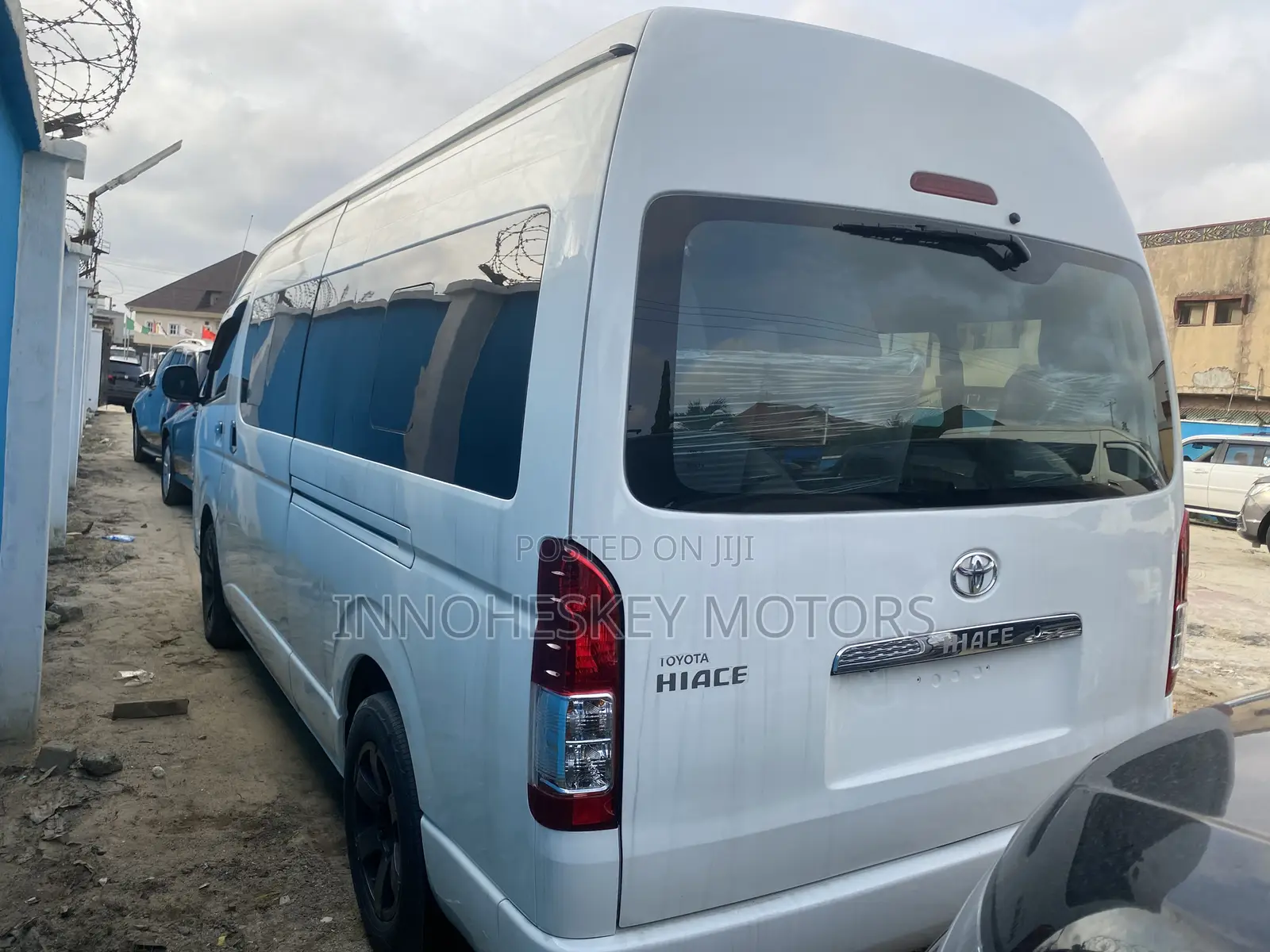 Toyota HiAce 2013 White