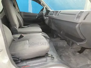 Toyota HiAce 2013 White