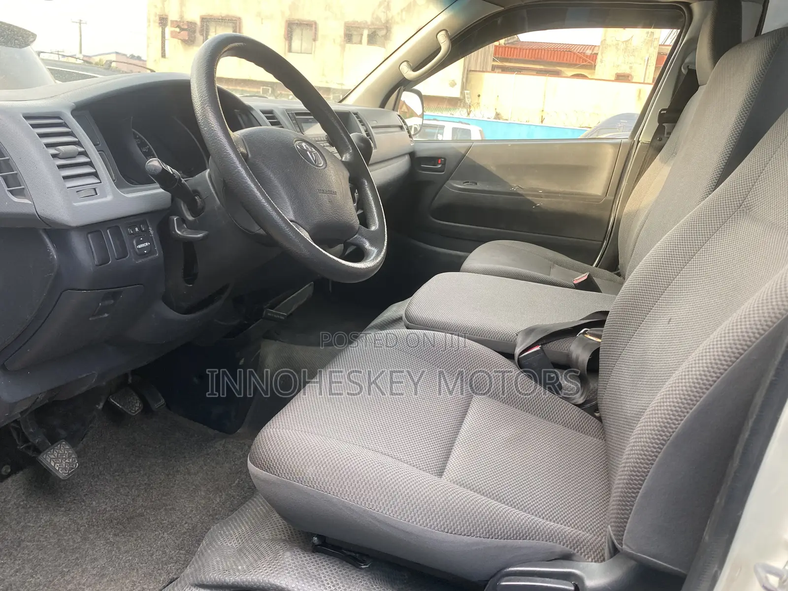 Toyota HiAce 2013 White