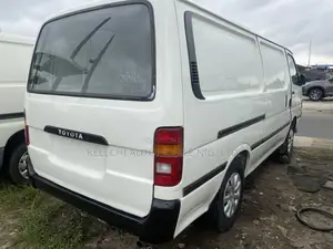 Toyota Grand HiAce 2000 White