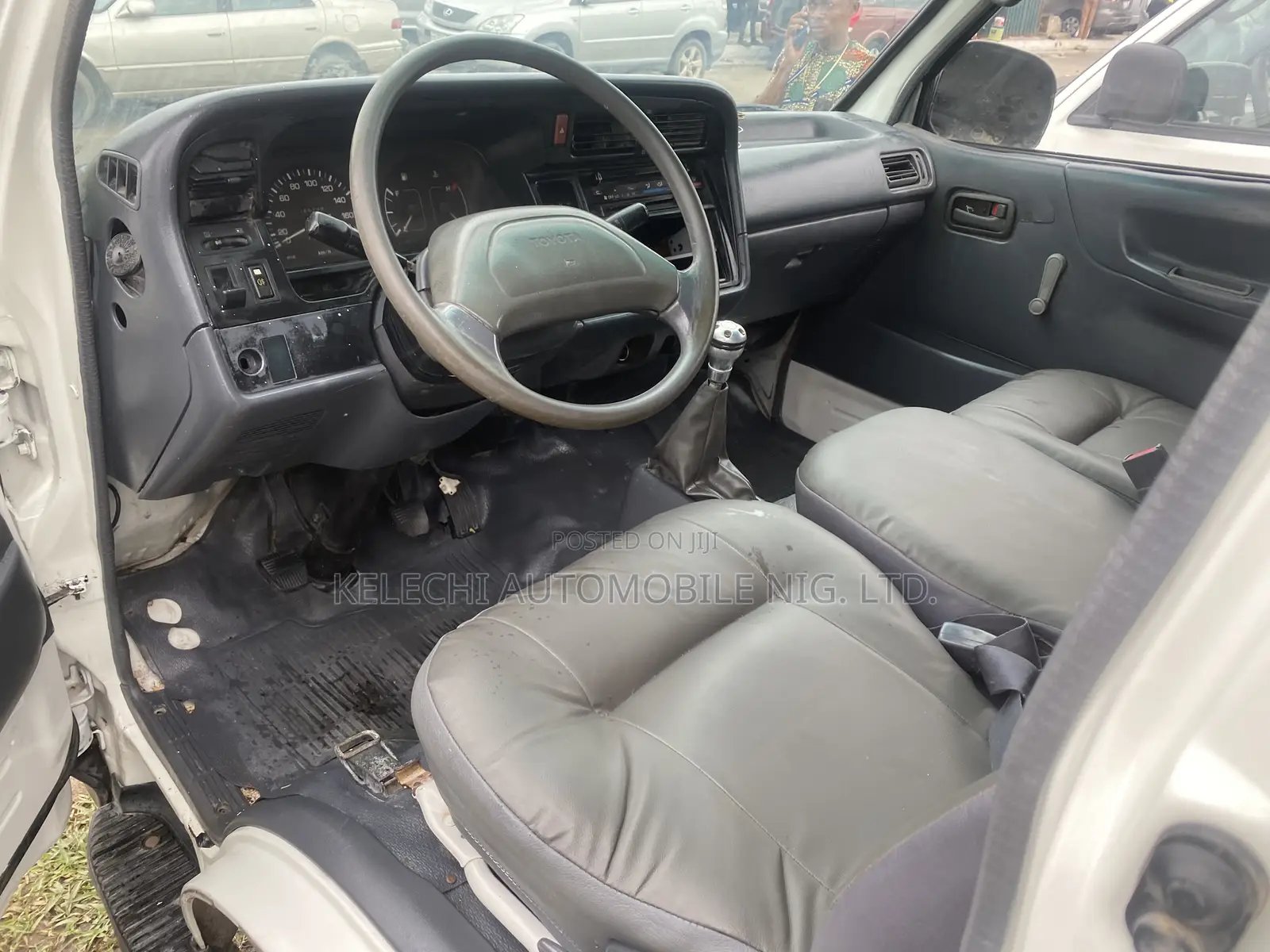 Toyota Grand HiAce 2000 White