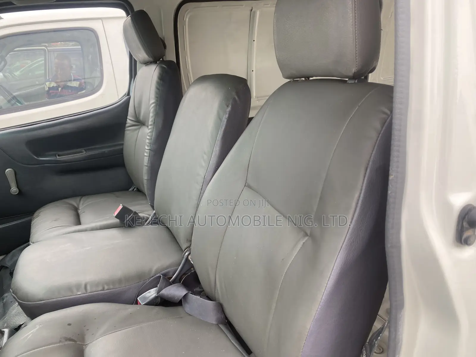 Toyota Grand HiAce 2000 White
