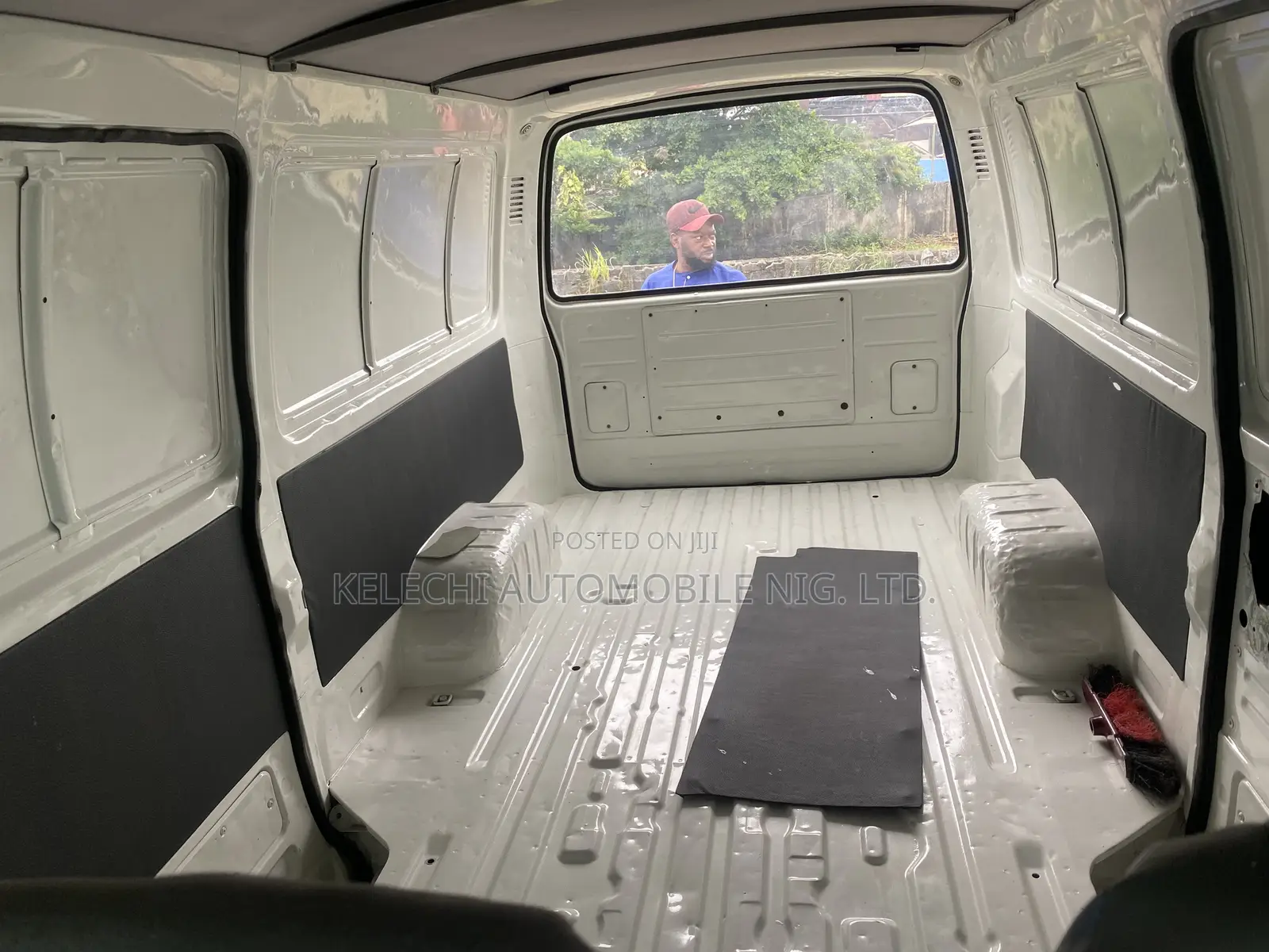 Toyota Grand HiAce 2000 White