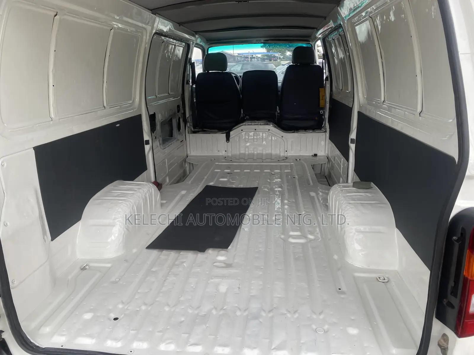 Toyota Grand HiAce 2000 White