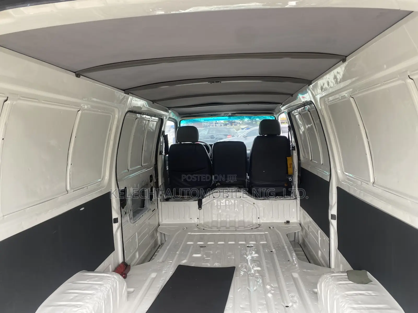Toyota Grand HiAce 2000 White