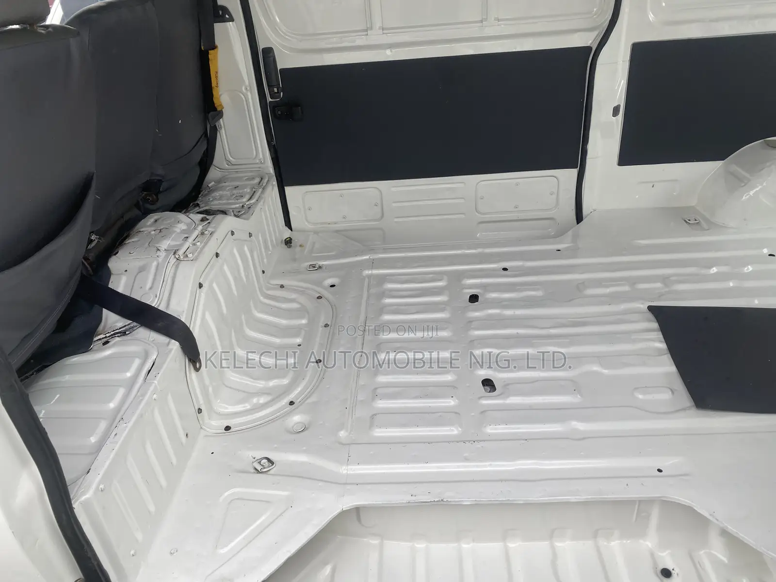 Toyota Grand HiAce 2000 White