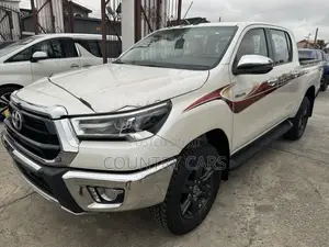 New Toyota Hilux 2022 White