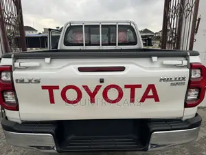 New Toyota Hilux 2022 White