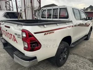 New Toyota Hilux 2022 White