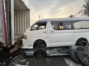 Nissan Caravan (Urvan) 2010 White