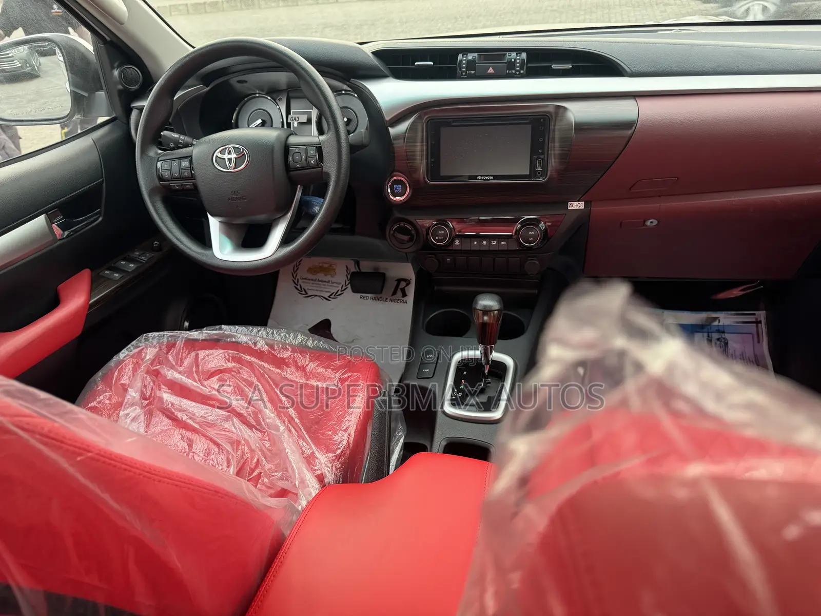 Toyota Hilux 2022 White
