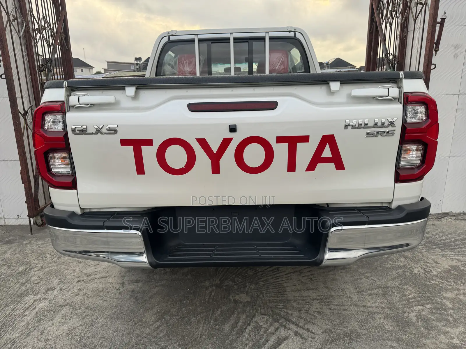 Toyota Hilux 2022 White