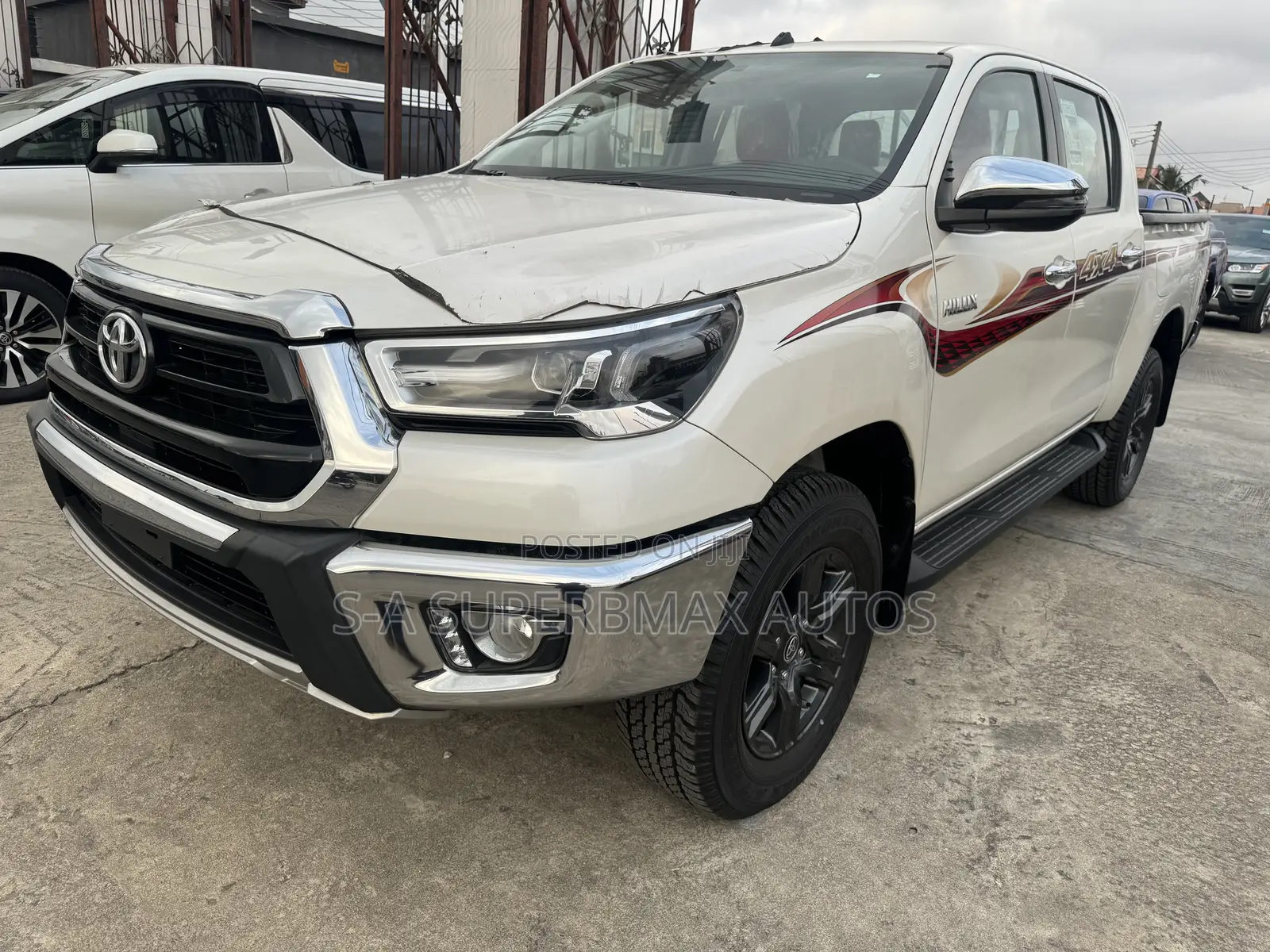 Toyota Hilux 2022 White