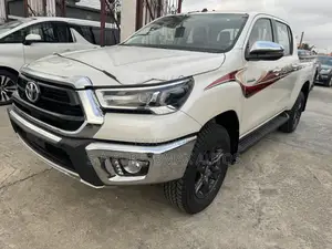 Toyota Hilux 2022 White