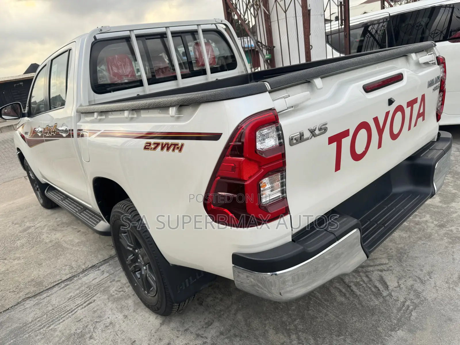 Toyota Hilux 2022 White