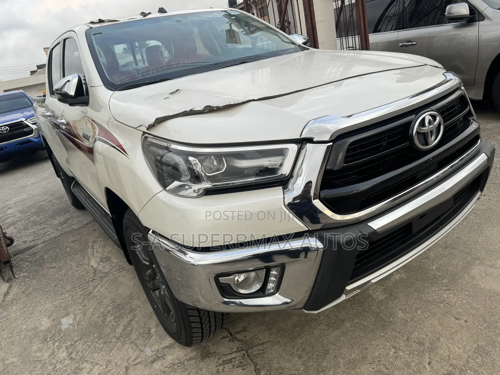 Toyota Hilux 2022 White