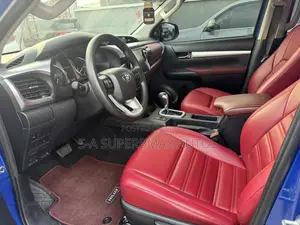 Toyota Hilux 2022 Blue