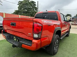Toyota Tacoma 4dr Double Cab 2016 Orange