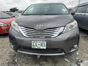 Toyota Sienna 2015 Gray