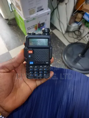 UV-5R Baofeng Dual Band Walkie-Talkie.