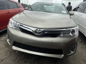 Toyota Camry L 4dr Sedan (2.5L 4cyl 6A) 2013 Gold
