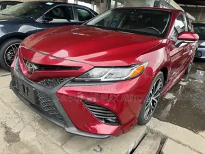 Toyota Camry SE FWD (2.5L 4cyl 8AM) 2018 Red