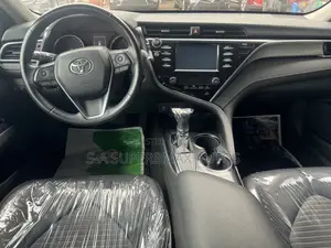 Toyota Camry SE FWD (2.5L 4cyl 8AM) 2018 Red