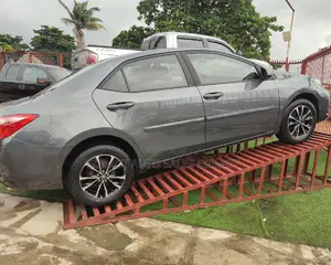 Toyota Corolla LE (1.8L 4cyl 2A) 2019 Blue