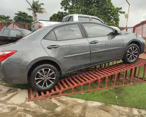 Toyota Corolla LE (1.8L 4cyl 2A) 2019 Blue