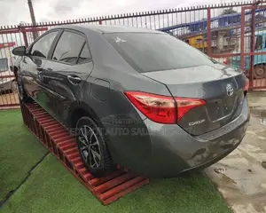 Toyota Corolla LE (1.8L 4cyl 2A) 2019 Blue