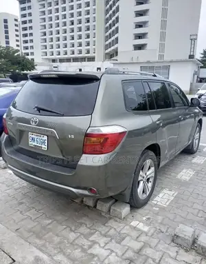 Toyota Highlander Available for Hire.